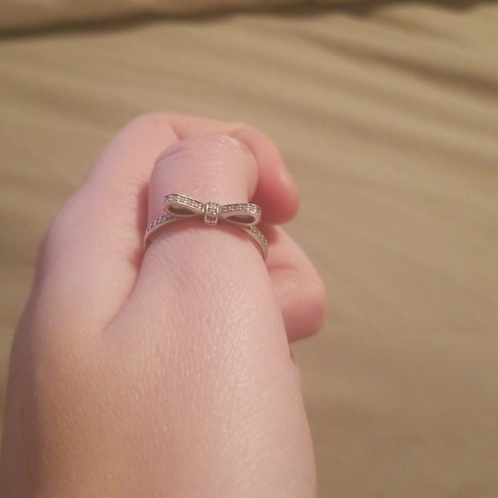 Pandora Sparkling Bow ring